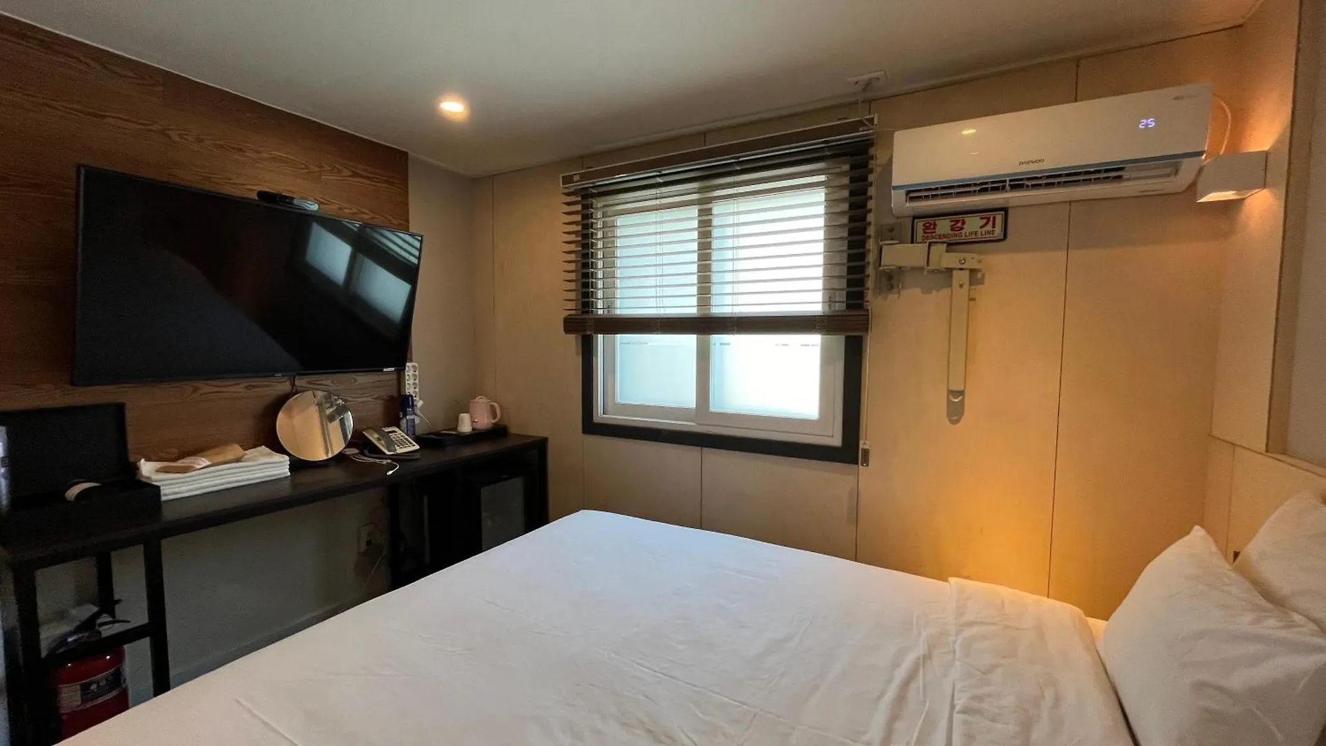The Hit Hotel Busan 0*,  South Korea